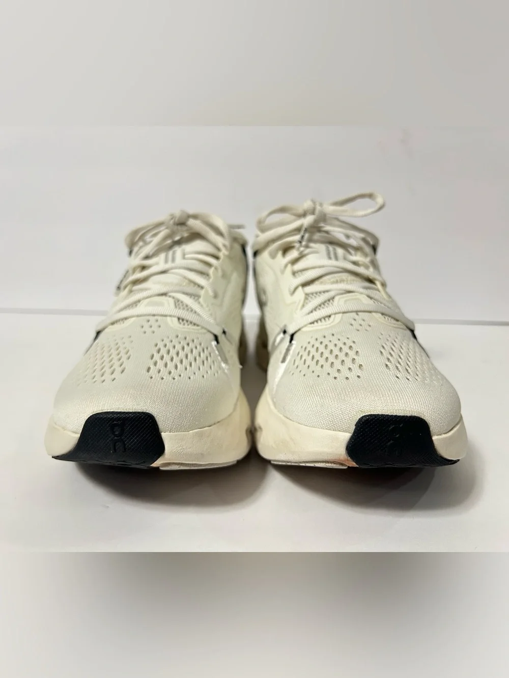 On Cloudsurfer  Women's Size 8.5 Maximum Cushioned Running Shoes Ivory/White